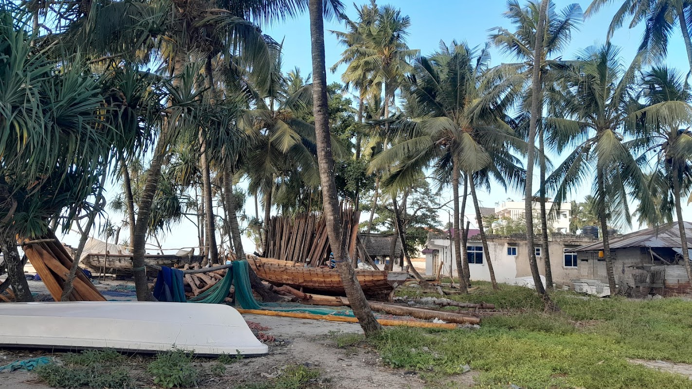 Dhow-building visit